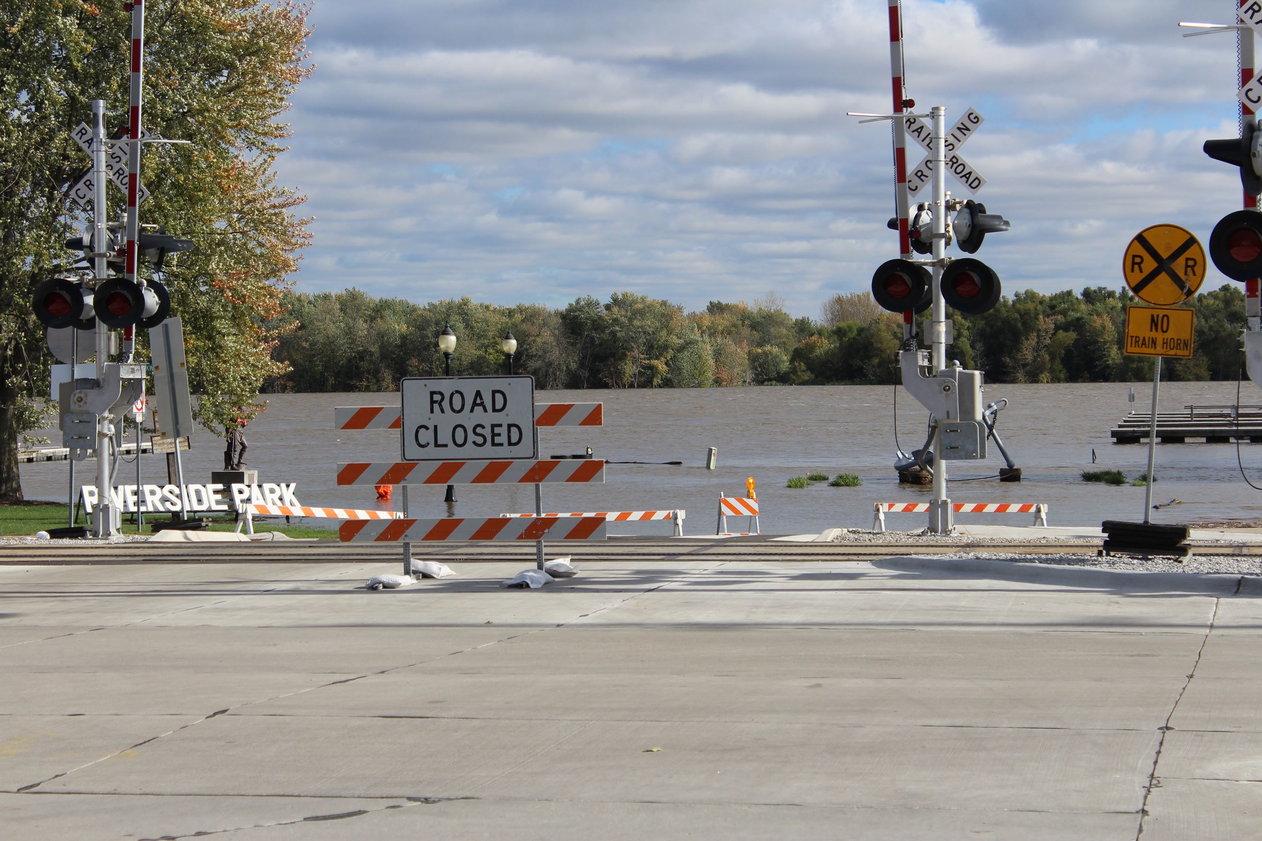 101118 Riverside Park closed