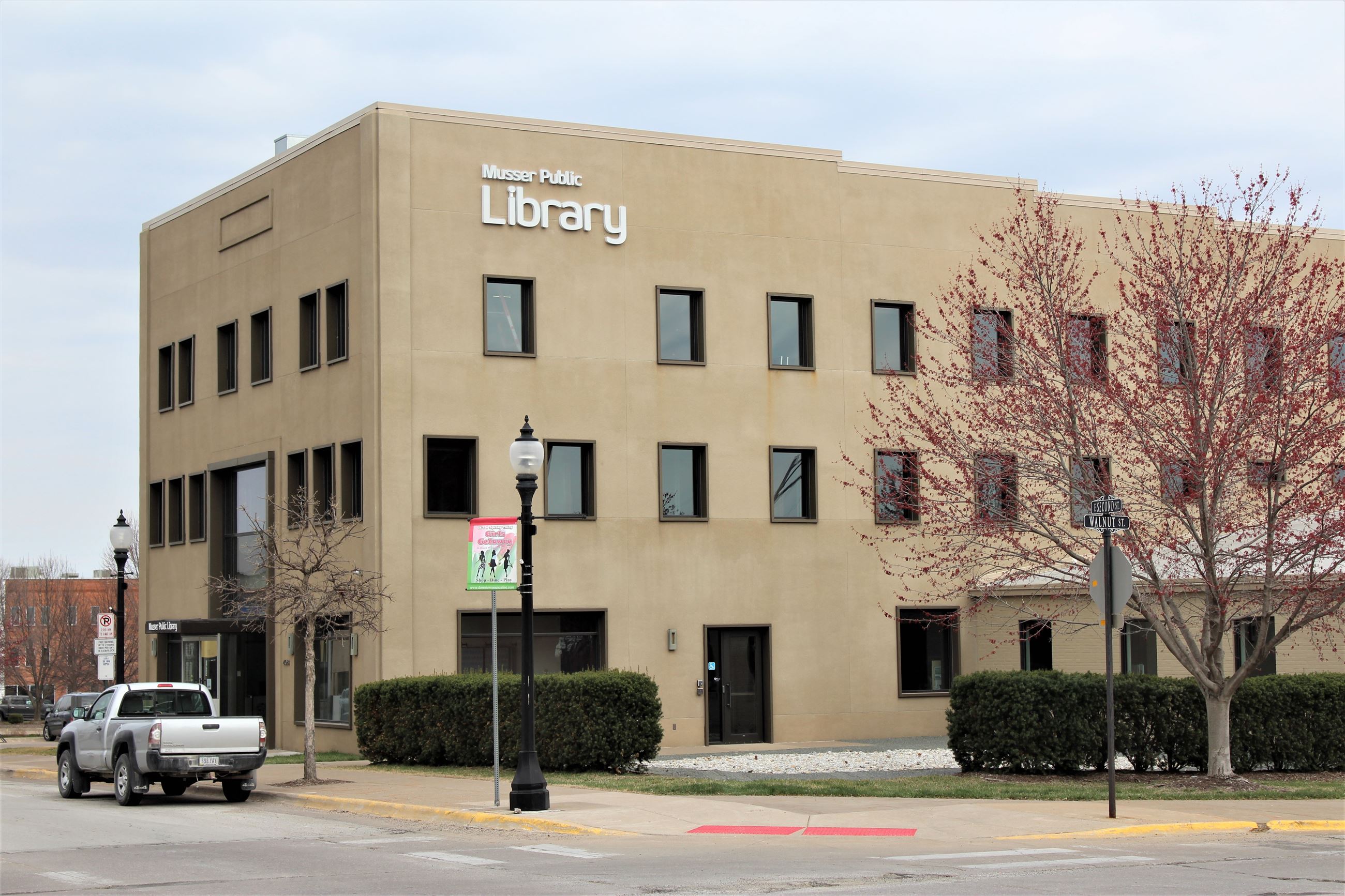 041519 Musser Library west side sign (JPG)