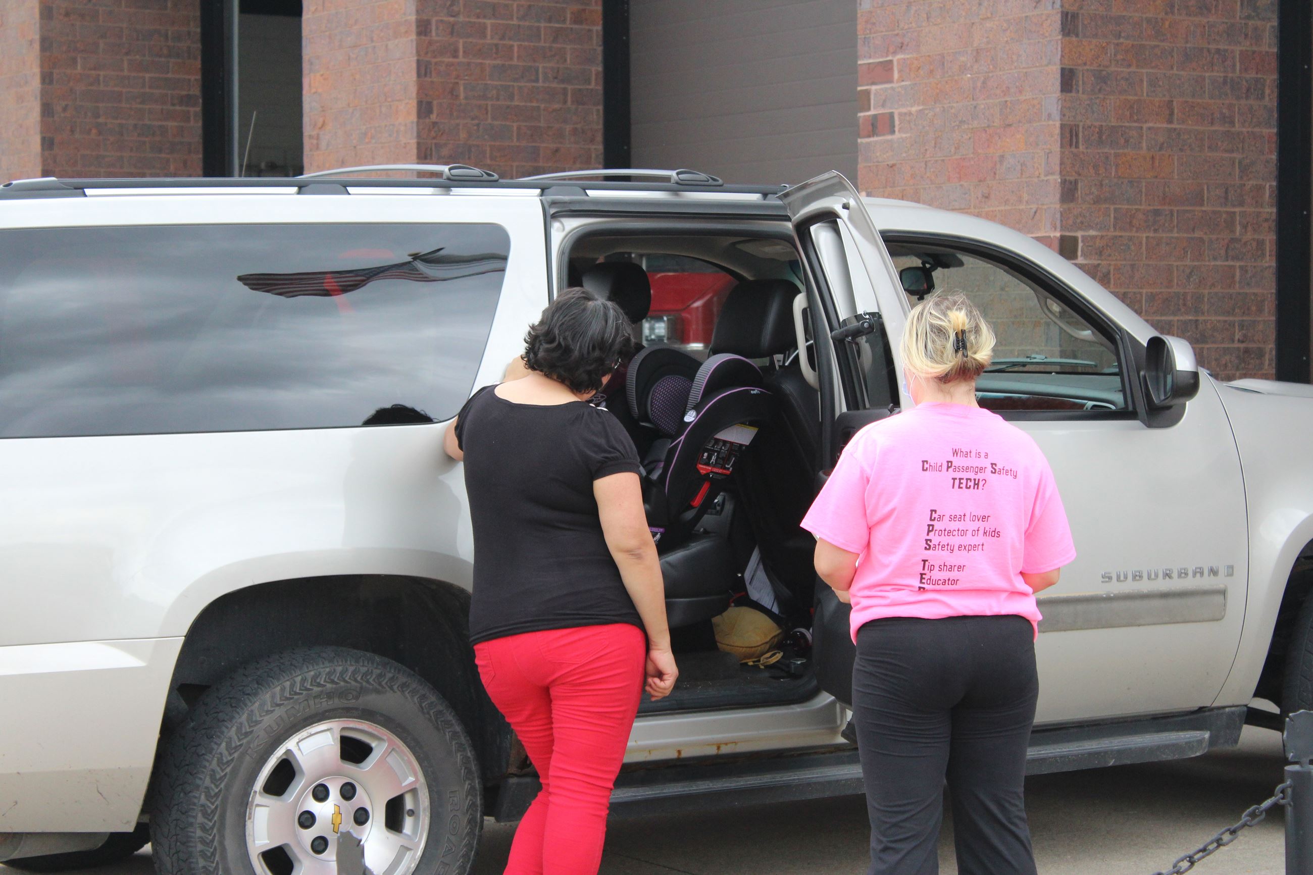 052021 Fire Department Car Seat Inspection 002 (JPG)