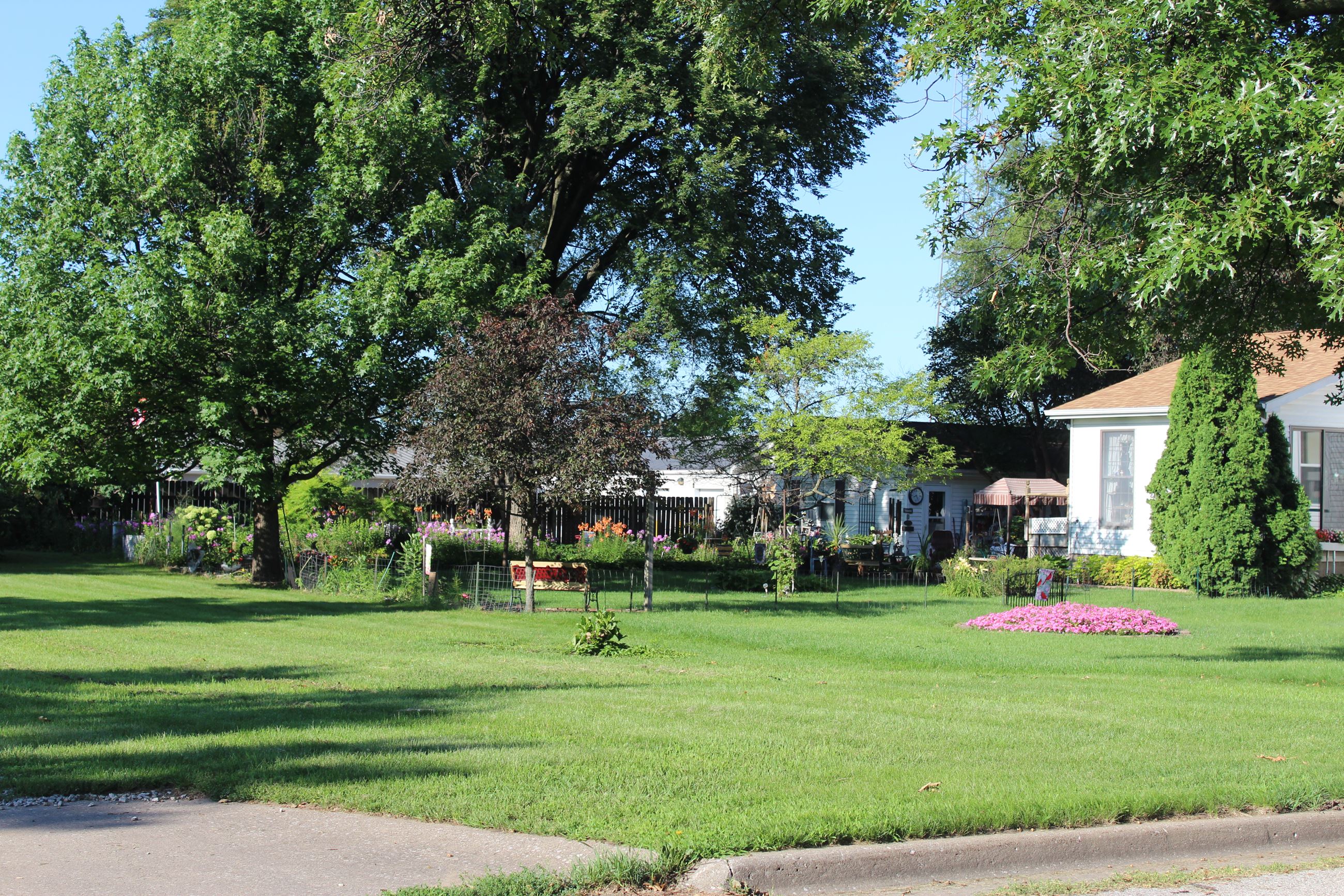 Southend Neighborhood residential garden 071822 (JPG)
