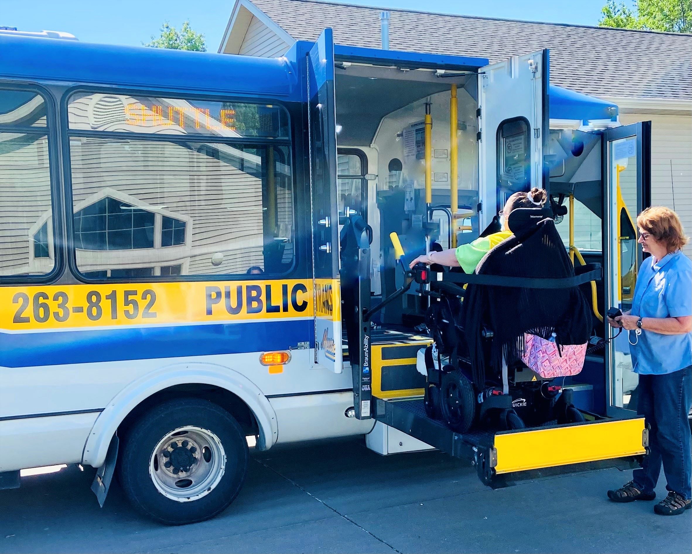 Shuttle loading passenger (JPG)