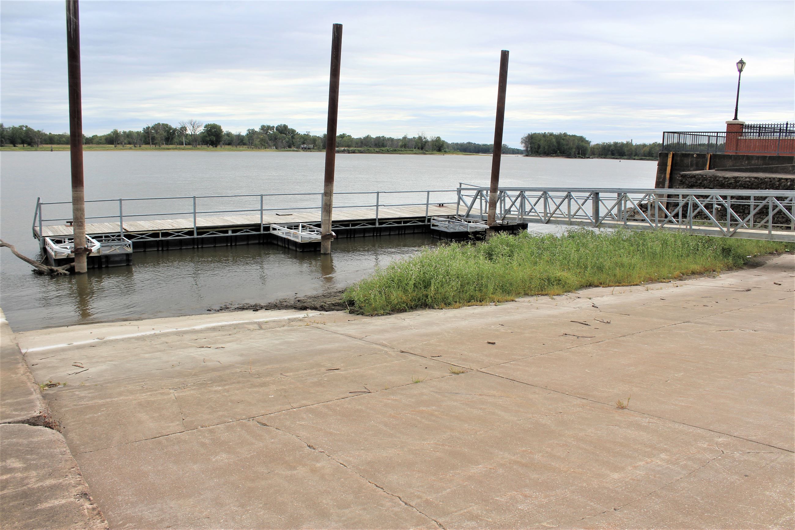 Downriver Riverside Park boat launch closed for dredging (JPG)