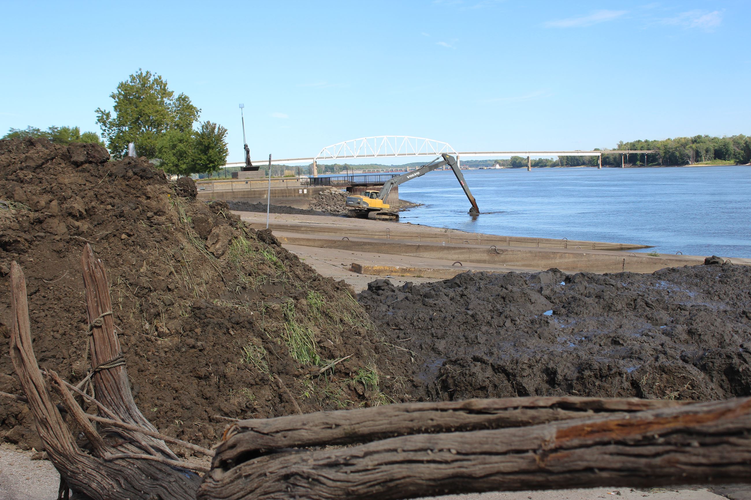 Downriver Boat Launch dredging operation overall shot Sept. 22, 2022 (JPG)