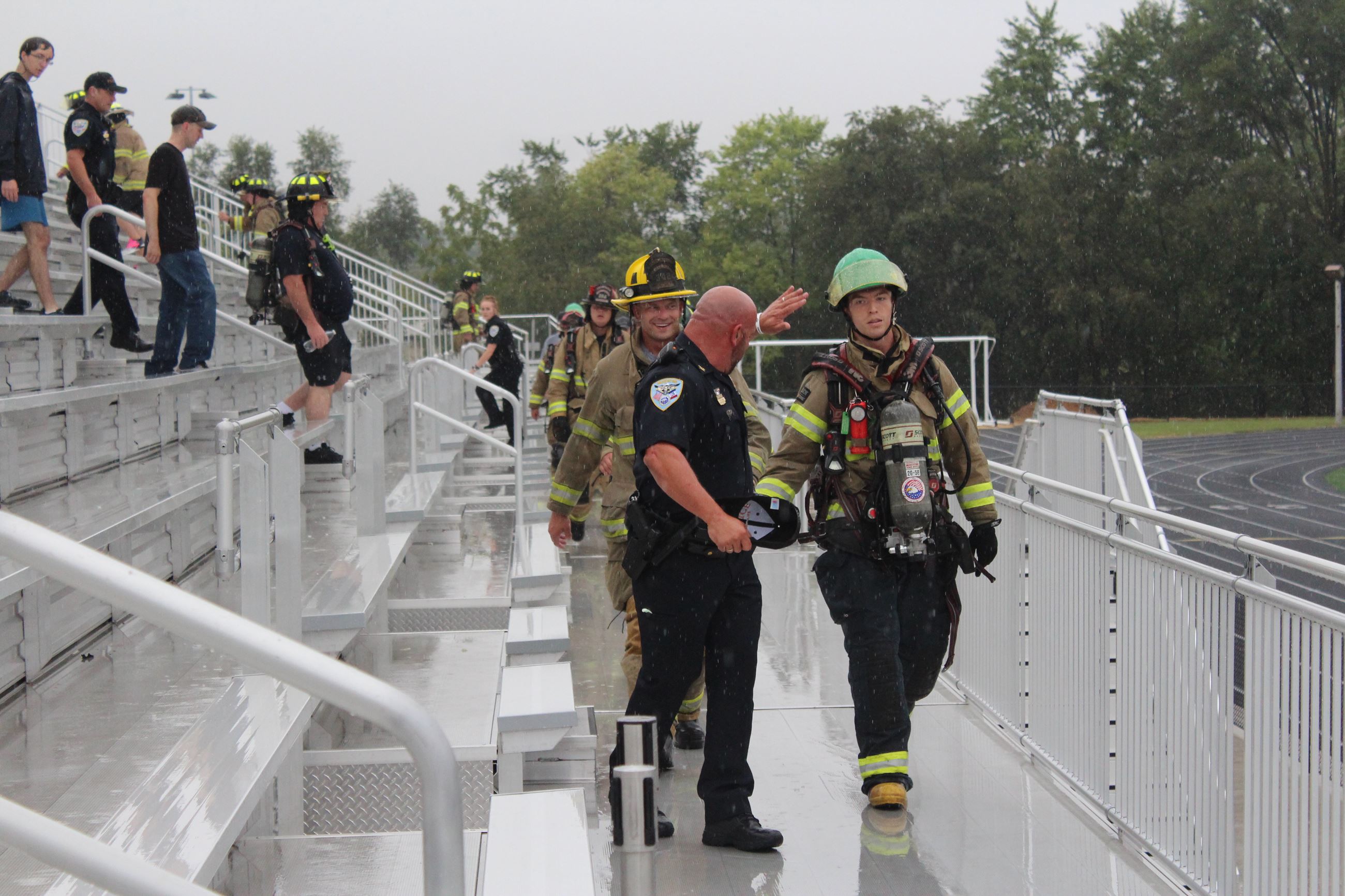 091123 Muscatine Stair Climb 008 = High Five for the effort