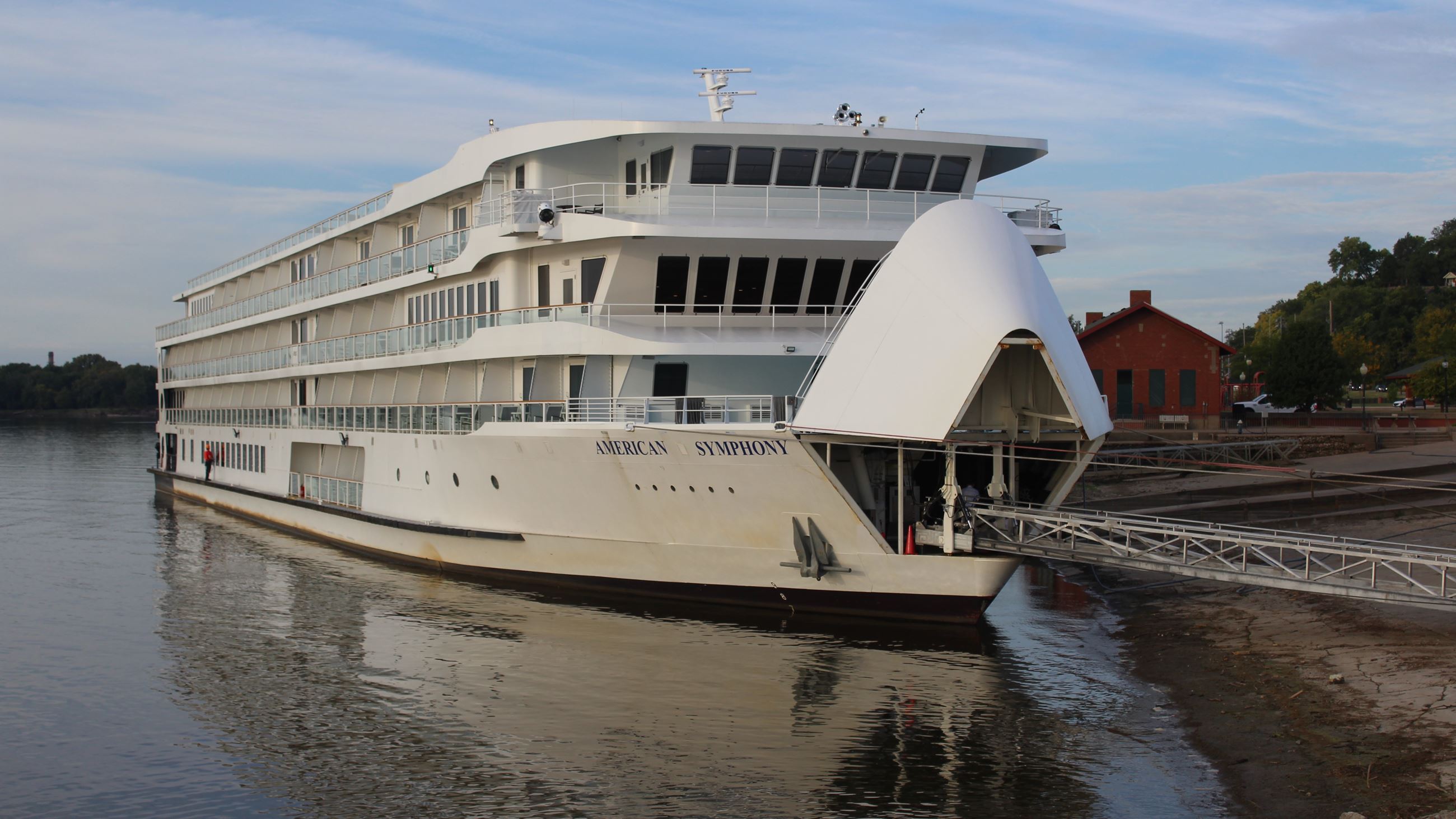 American Symphony docks in Muscatine 091624 (JPG)