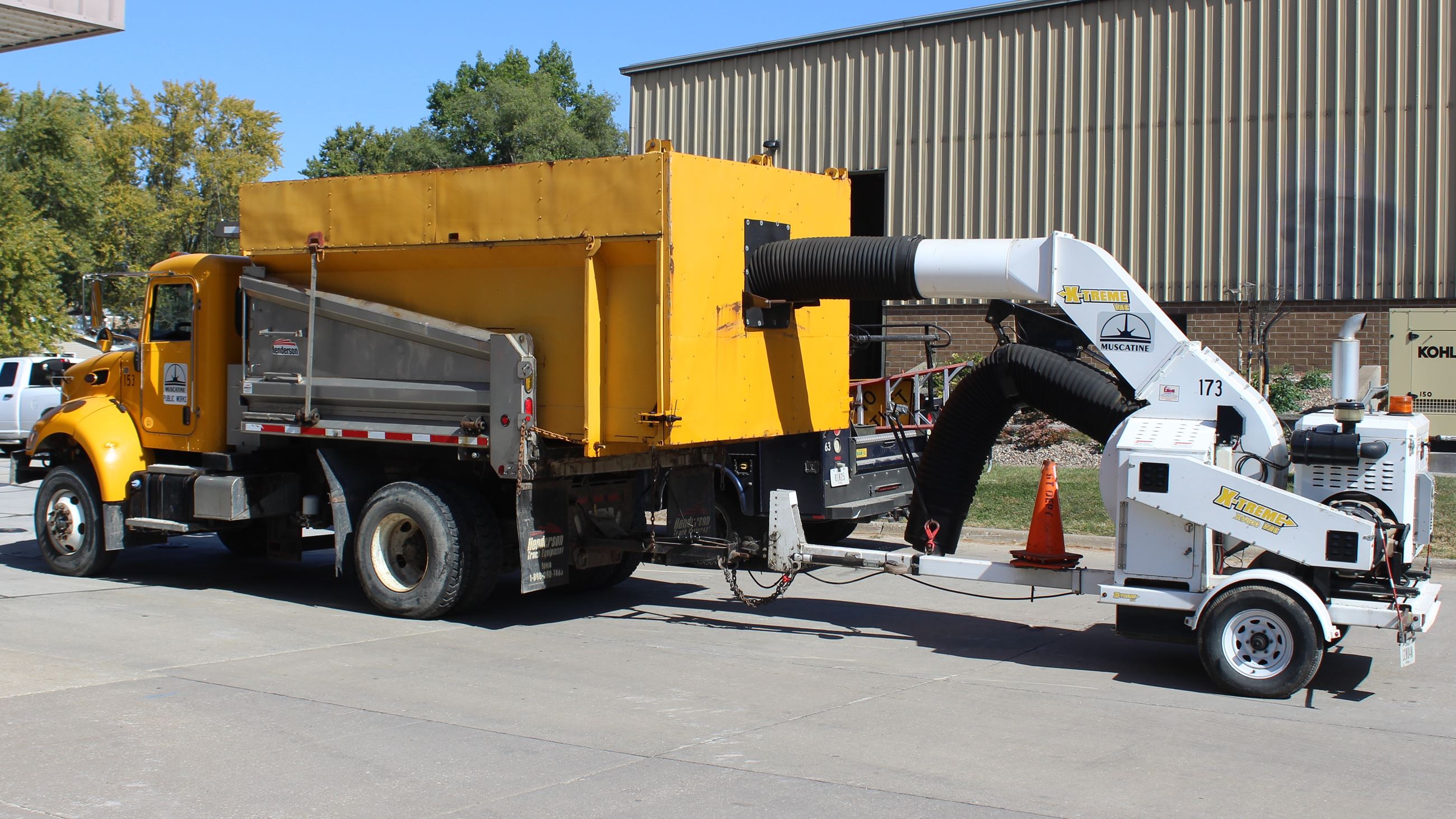 100824 City Leaf Truck 101 Ready For Action (JPG)